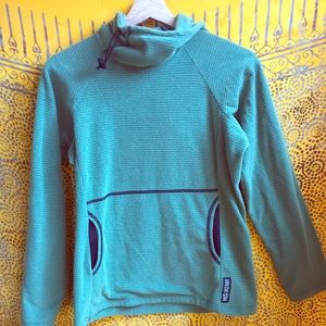 Melanzana hooded pull over